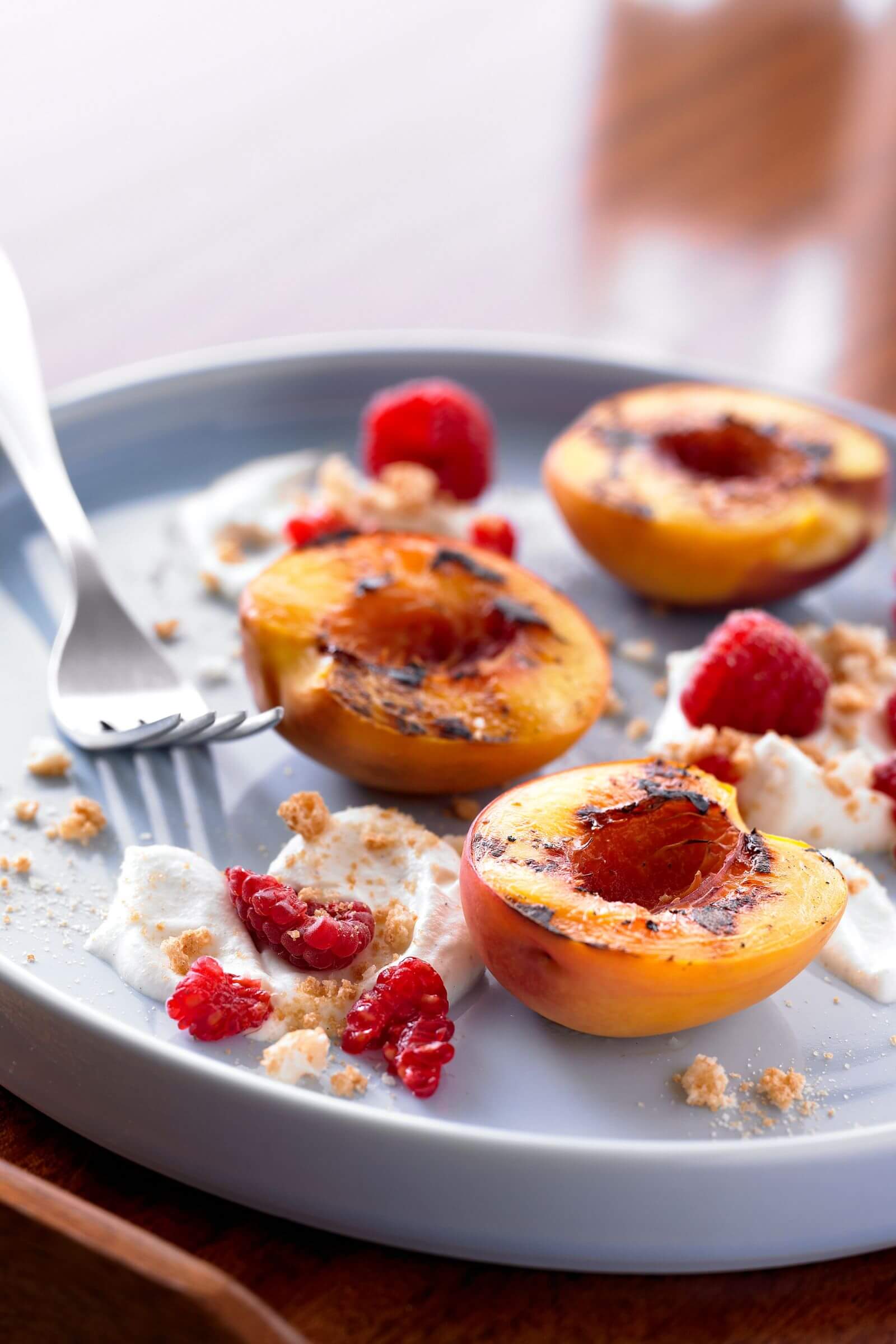 Abricots rôtis au kamado : recette miel et ricotta