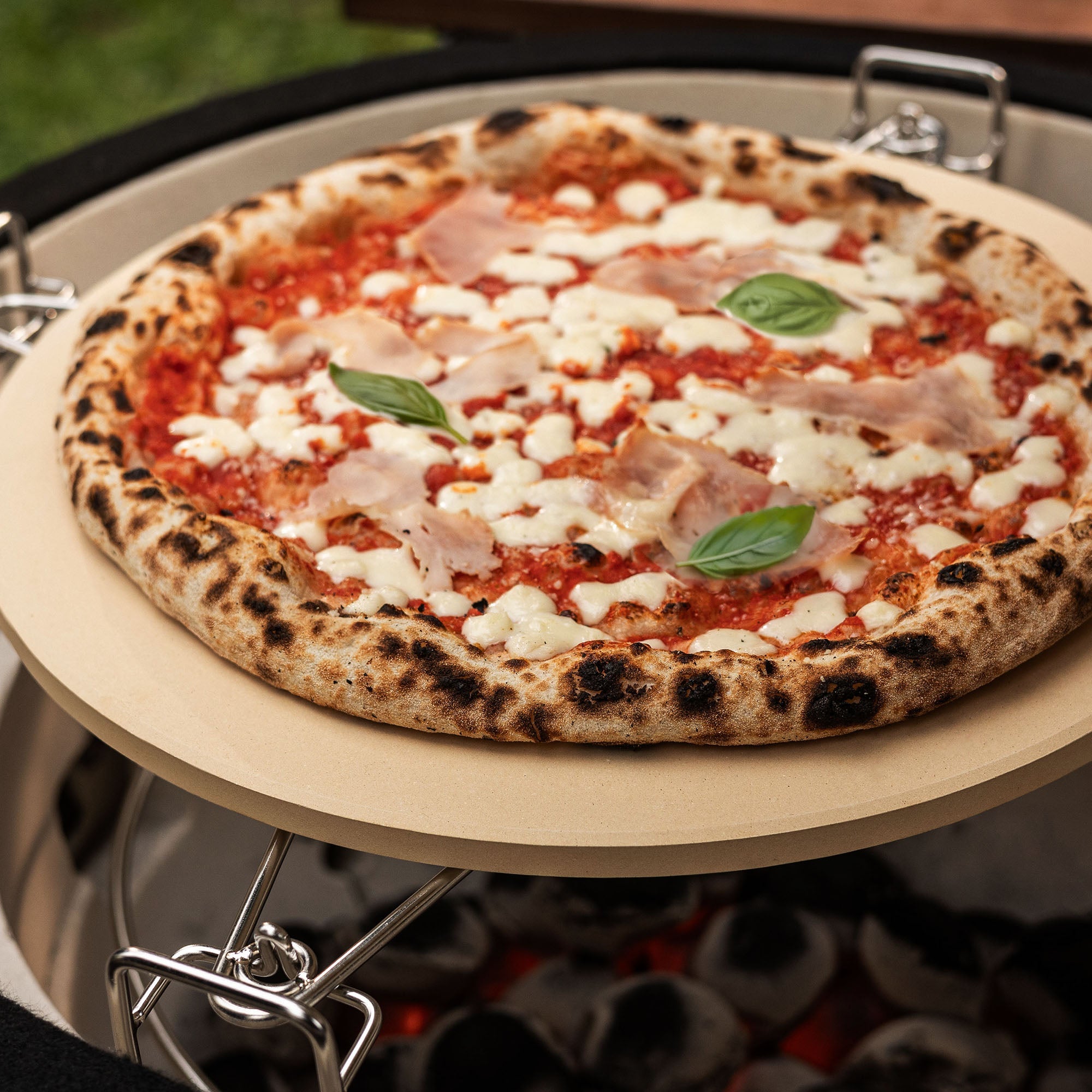 Recette pizza au kamado forest : la cuisson parfaite accessible à tous