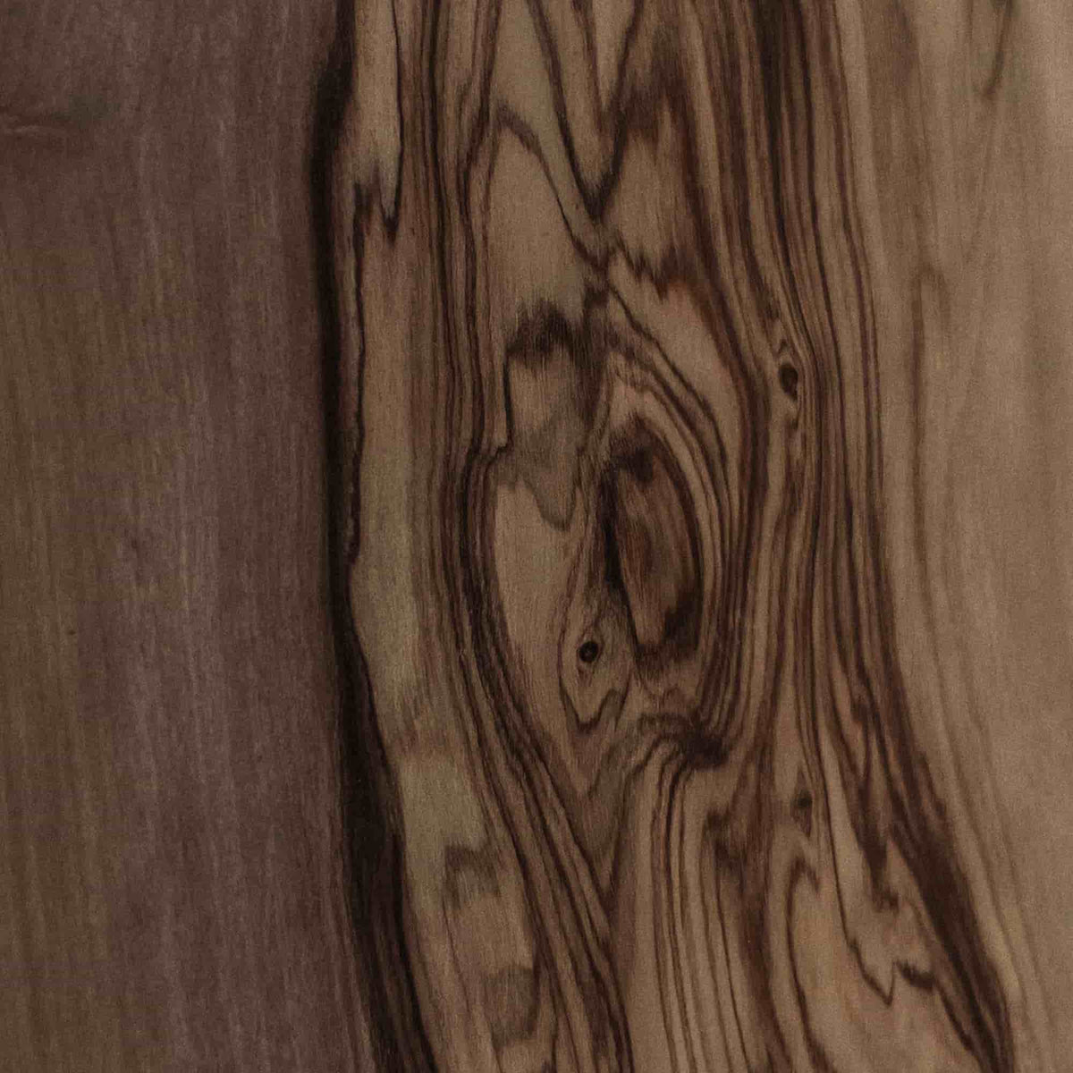 Bois de fumage idéal pour parfumer les aliments d’arômes naturels lors de la cuisson sur le barbecue Kamado.