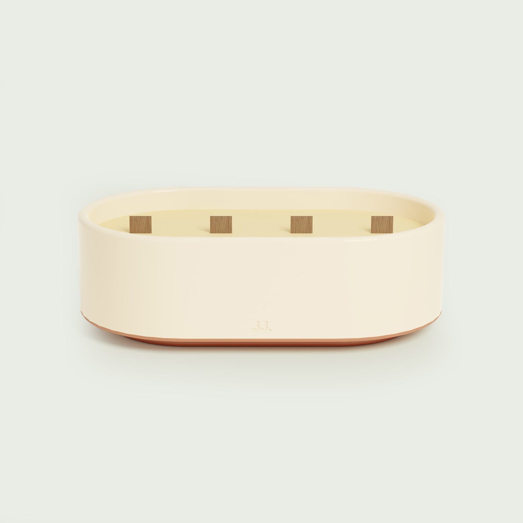 Bougie Totem L Forest en Beige ivoire, parfum Citronnelle & Citron, avec mèches en bois et design ovale épuré.