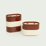 Bougies Totem S Forest en duo Rouge oxyde et Beige ivoire, parfum Citronnelle & Géranium, avec mèches en bois et finition brillante.