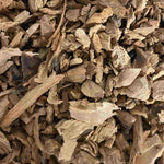 Copeaux de bois naturels utilisés pour le fumage à chaud sur barbecue kamado, pour un arôme authentique et boisé.