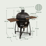 Schéma du grand barbecue Kamado Forest Grill 25" avec chariot à quatre roulettes, larges tablettes latérales en bois et céramique noire texturée, sur fond clair.