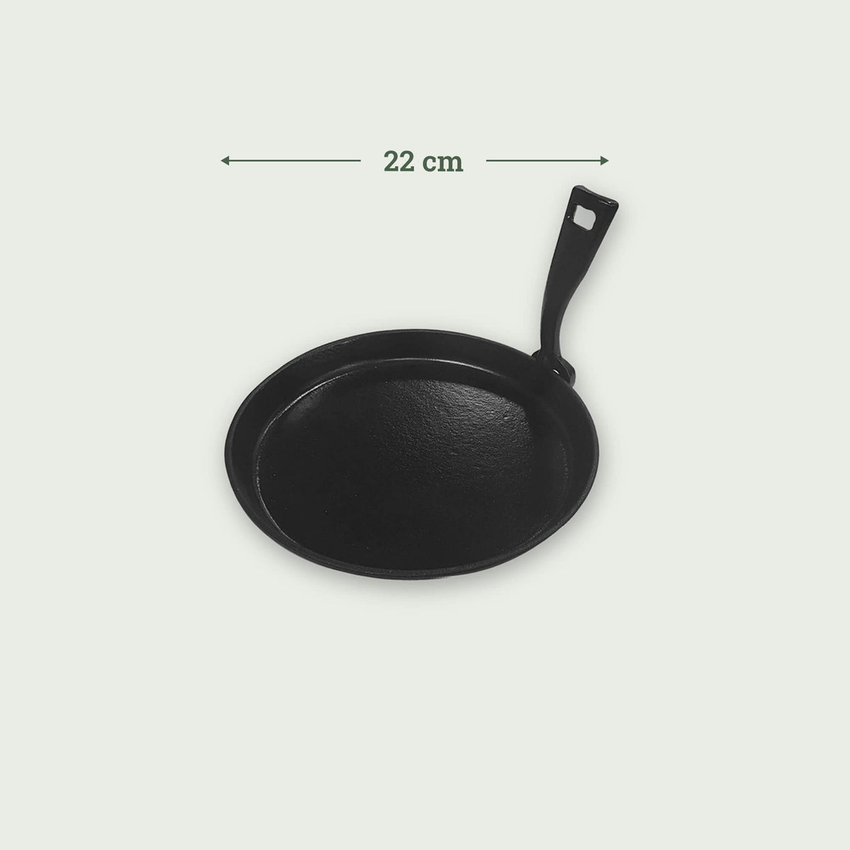 Poêlon en fonte de 22 cm de diamètre, parfait pour la cuisson de plats individuels ou d’accompagnements sur le barbecue Kamado.