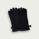 Paire de gants de protection en cuir noir, résistants à la chaleur, conçus pour manipuler en toute sécurité les accessoires et grilles d’un barbecue ou Kamado.