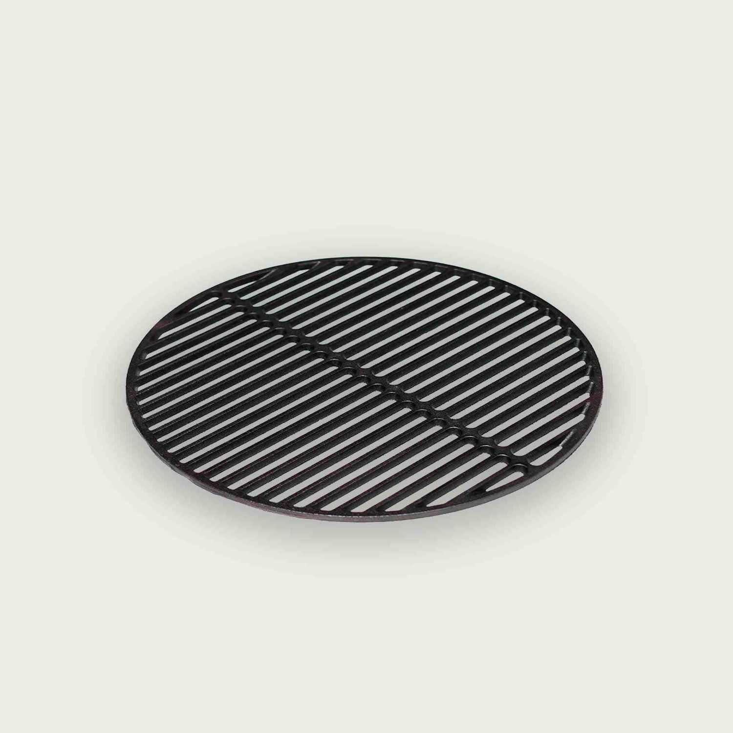 Grille de cuisson ronde en fonte noire, conçue pour une répartition uniforme de la chaleur et des marques de grillage parfaites sur le barbecue ou le Kamado.