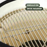 Gros plan sur la grille de cuisson en inox massif du barbecue Kamado Forest Grill, conçue pour une durabilité maximale et une répartition homogène de la chaleur.