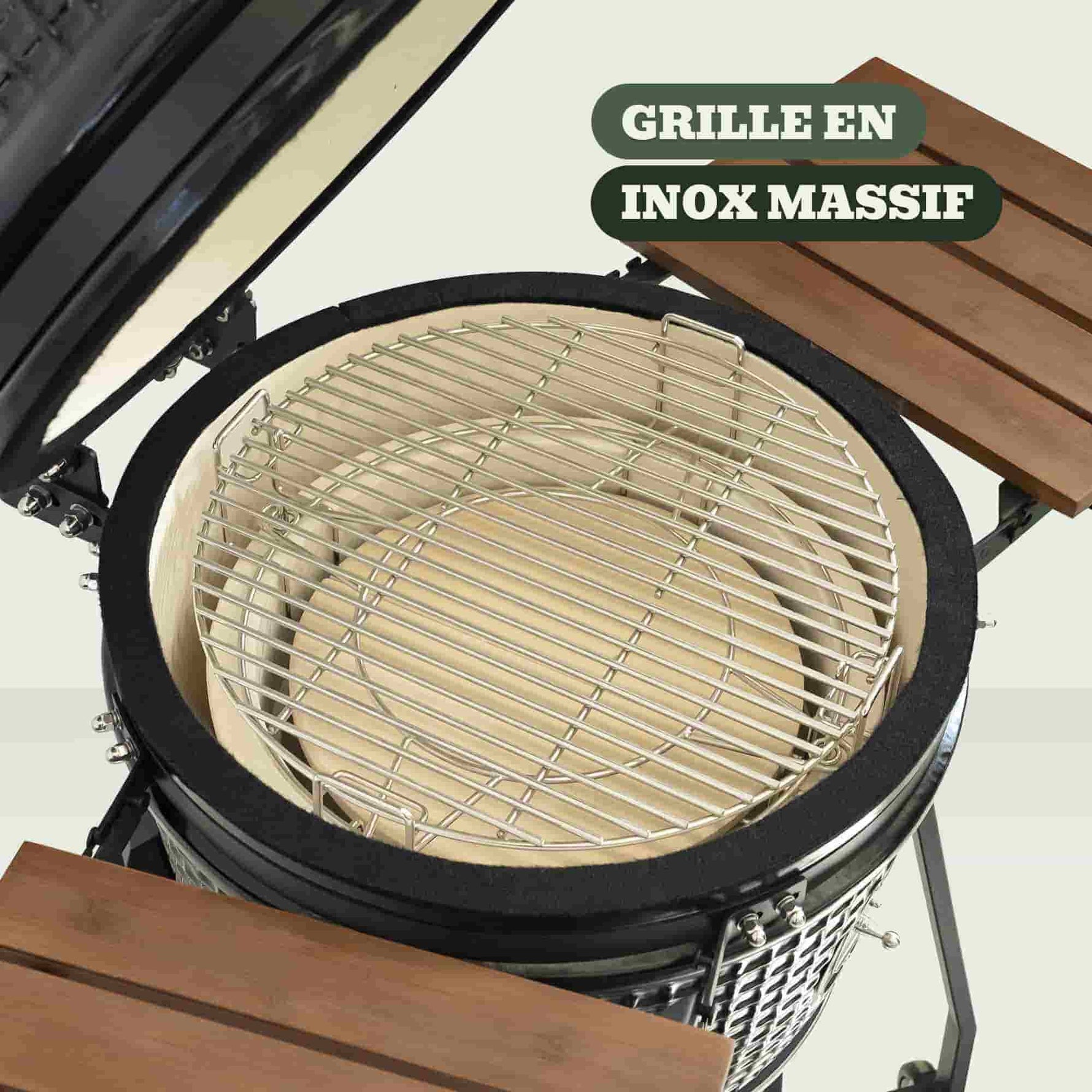 Plan sur la grille de cuisson en inox massif du barbecue Kamado Forest Grill, conçue pour une durabilité maximale et une répartition homogène de la chaleur.
