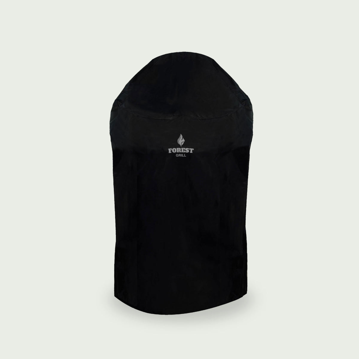 Photo d’une housse de protection noire Forest Grill, ajustée sur un barbecue, avec le logo de la marque imprimé en blanc sur le devant.