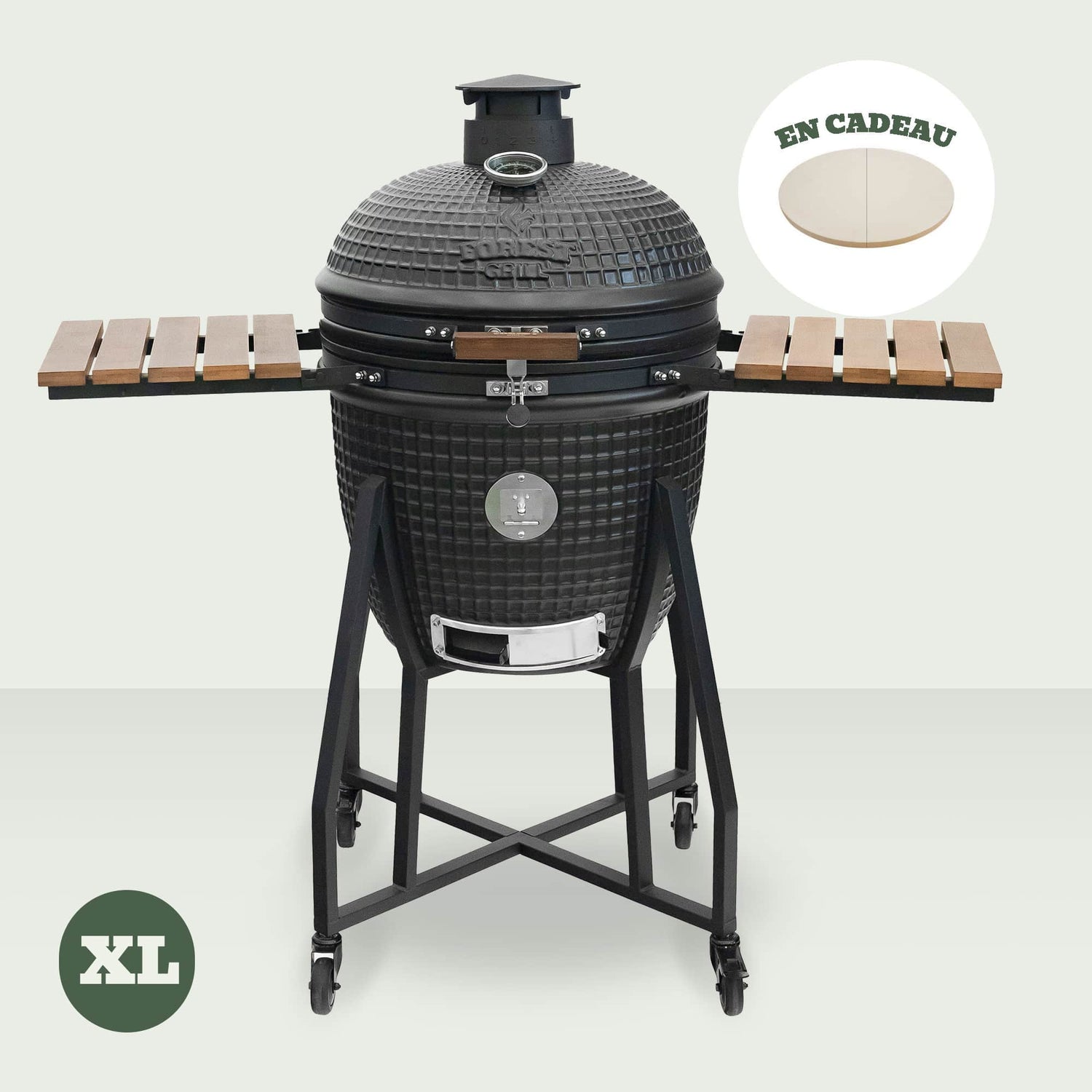 Pack barbecue Kamado XL Forest Grill complet avec pierre à pizza, grille surélevée, housse et outils de cuisson.